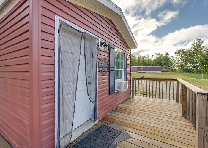 Cozy Cassopolis Cabin, Near Parks & Golfing!