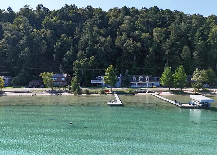 Trader Scott'S - Lakefront And Gorgeous!