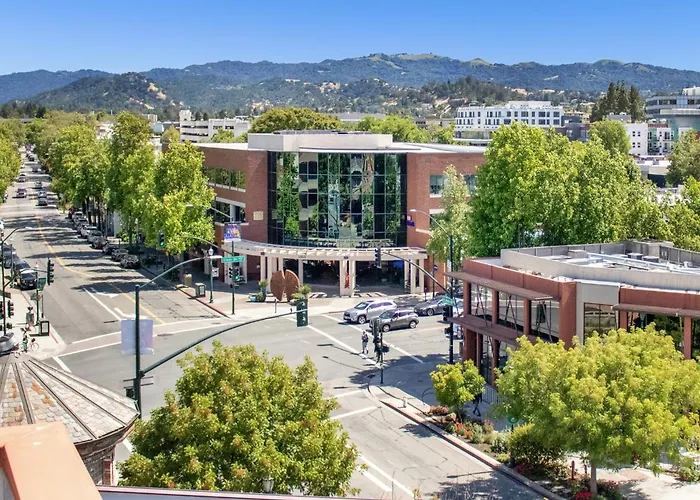 Elevator-King Bed-Walk Downtown-Free Garage Parking-Laundry