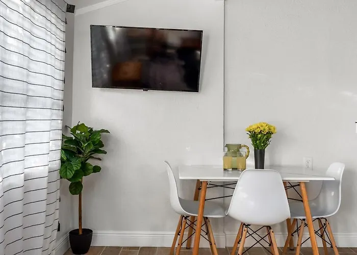 Modern - Mins To Beach - Walk To Downtown - Free Parking