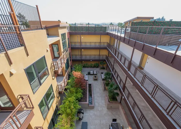 Downtown-King Bed-Ada Elevator-In Unit Laundry