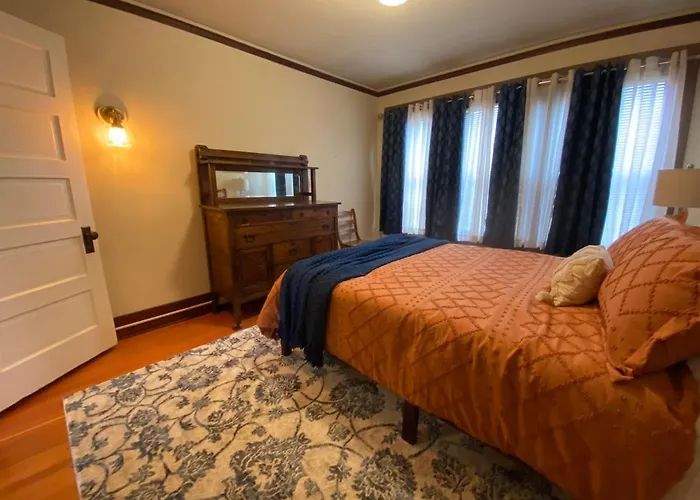 Historic Downtown Flat, # 4