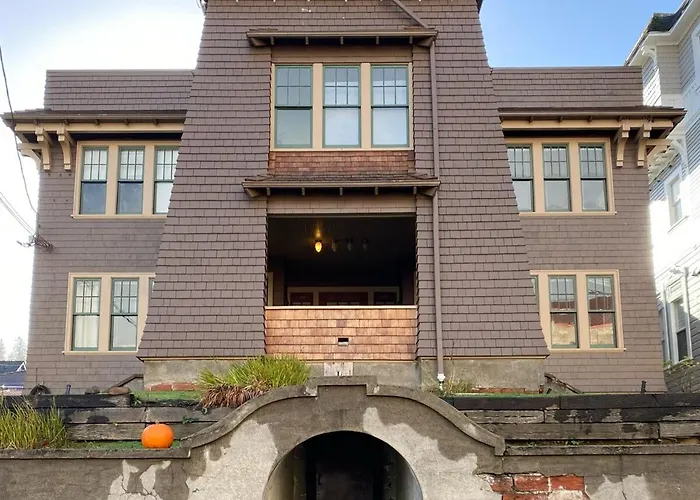 Historic Downtown Flat, # 4