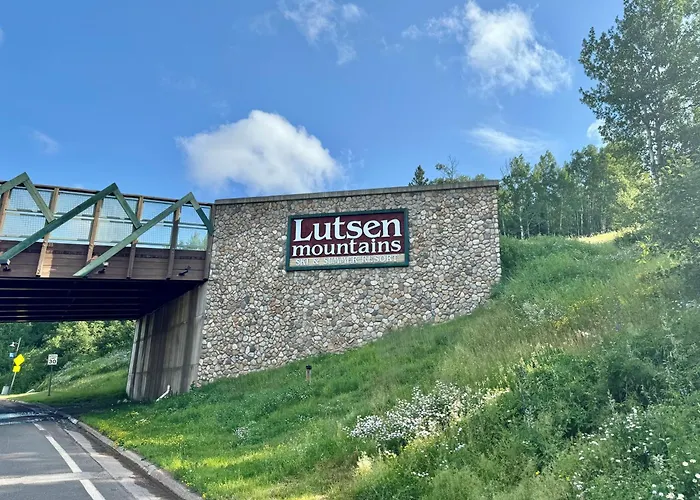 Lutsen Ski-In/Ski-Out Townhome | Pool, Gym, Sauna