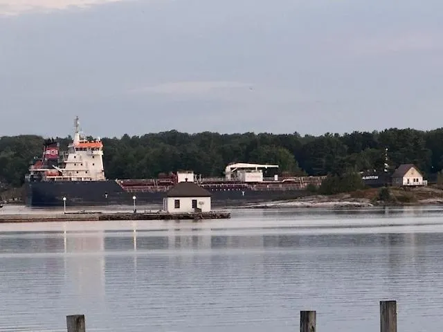 Apple Tree Cottage -1000 Islands