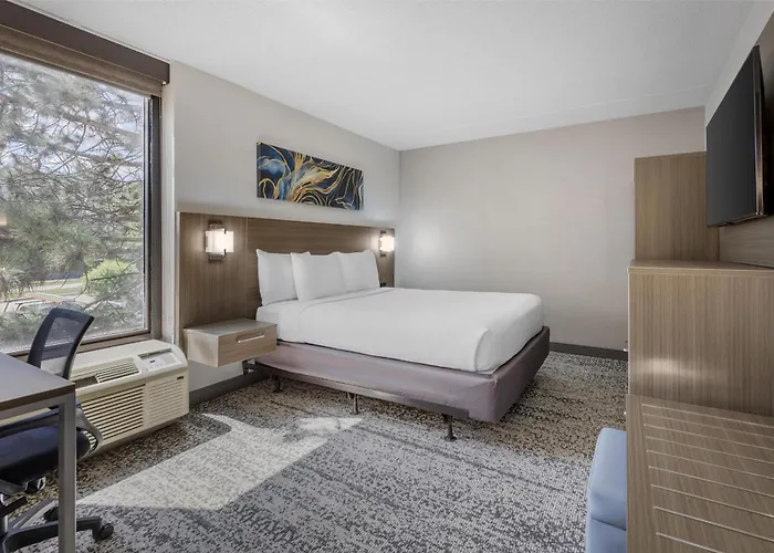 Surestay Plus Hotel By Best Western Chicago Lombard