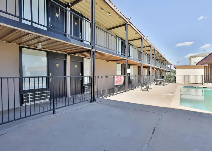 West Texas Inn & Suites With Kitchenette