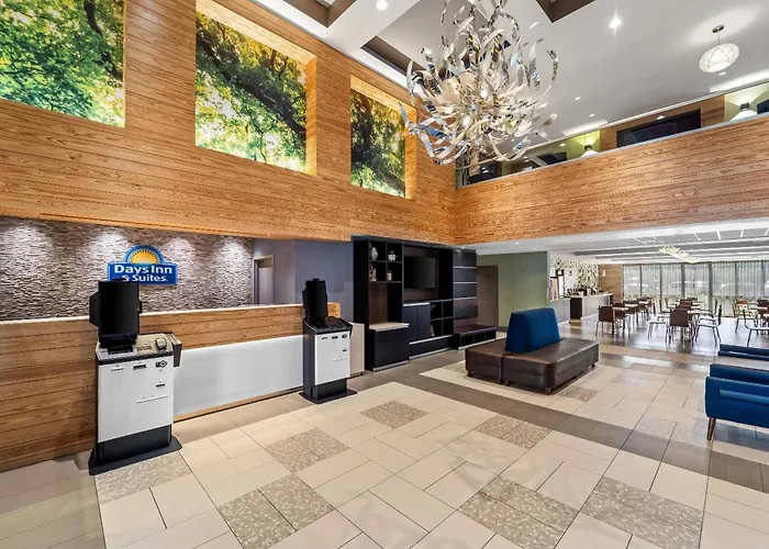 Days Inn & Suites By Wyndham Fort Myers Near Jetblue Park