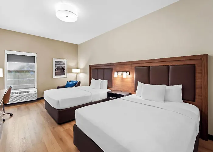 Days Inn & Suites By Wyndham Fort Myers Near Jetblue Park
