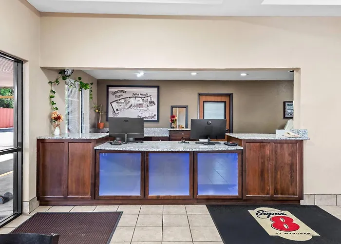 Super 8 By Wyndham Terre Haute
