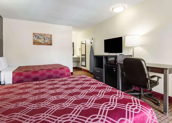Econo Lodge Near Motor Speedway