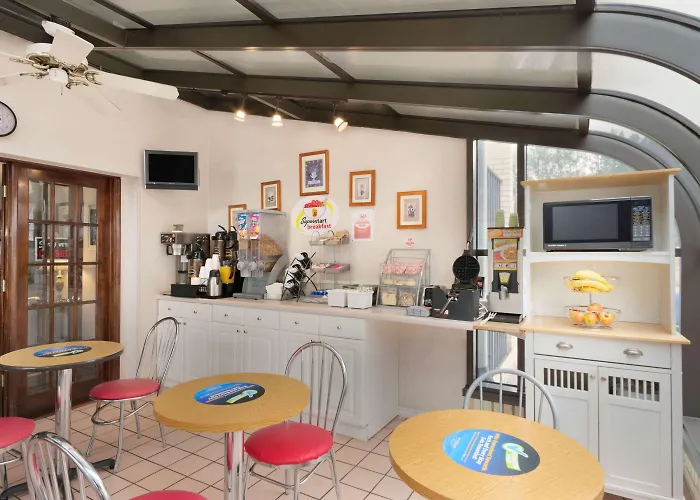 Super 8 By Wyndham Lancaster