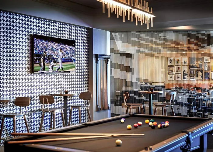 Renaissance Los Angeles Airport Hotel