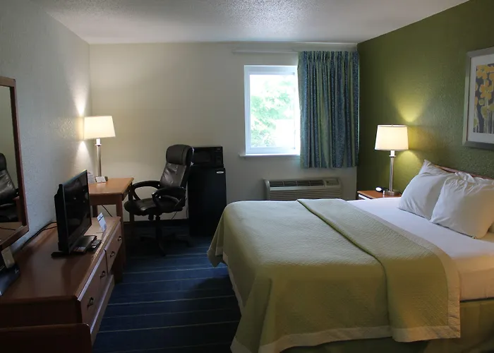 Days Inn & Suites By Wyndham Bridgeport - Clarksburg