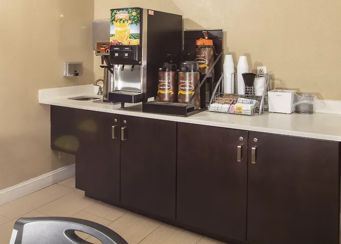Super 8 By Wyndham St Charles