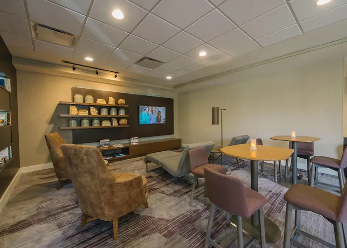 Courtyard By Marriott Nashua
