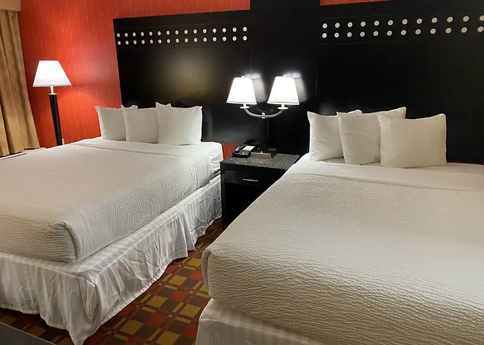 Ramada By Wyndham Rochelle Park Near Paramus