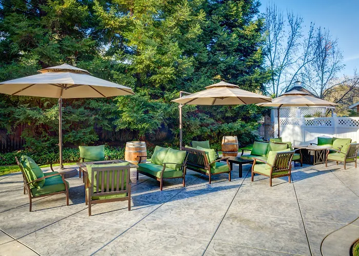 Lake Natoma Inn