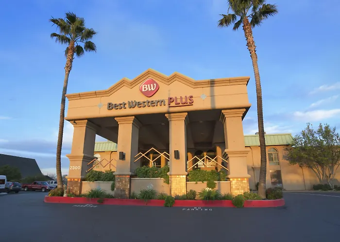 Best Western Plus Hilltop Inn
