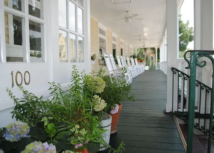 Lakeside Inn On Lake Dora