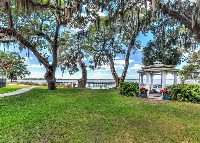 Lakeside Inn On Lake Dora