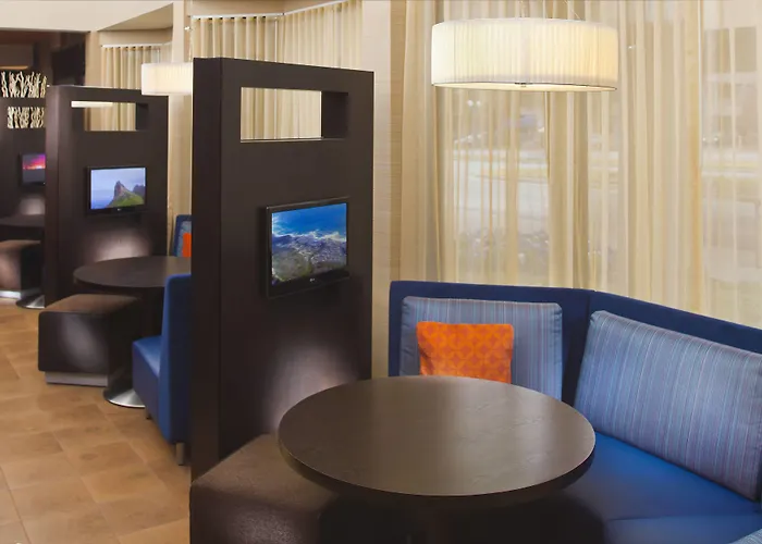 Courtyard By Marriott Memphis East/Park Avenue