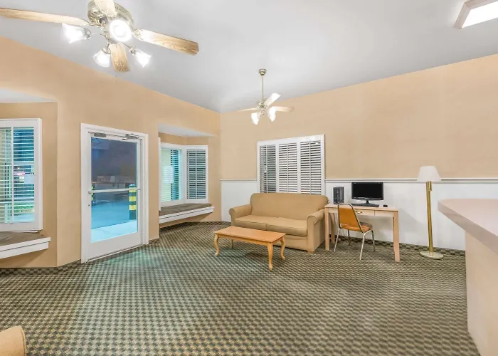 Days Inn By Wyndham Deming