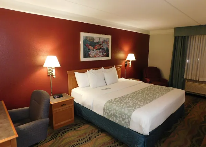 Days Inn & Suites By Wyndham Arlington Heights