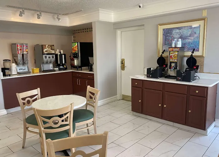 Days Inn & Suites By Wyndham Arlington Heights