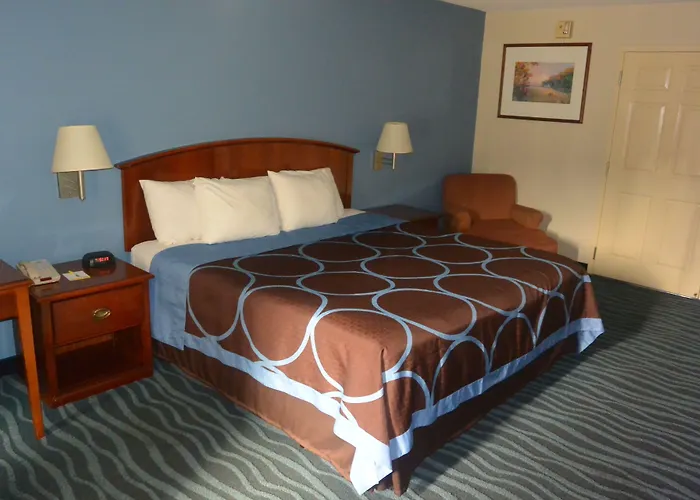 Days Inn By Wyndham Clarksville North Exit 4