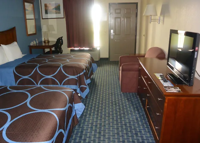 Days Inn By Wyndham Clarksville North Exit 4