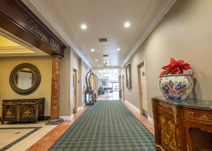 Howard Johnson By Wyndham Fullerton/Anaheim Conference Cntr