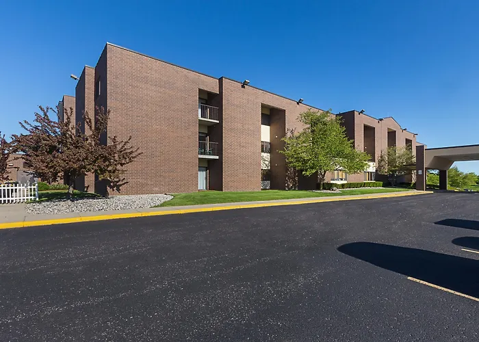 Quality Suites Lansing West