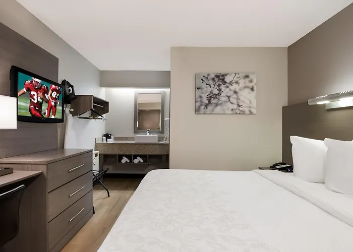 Red Roof Inn Plus+ Chicago - Naperville