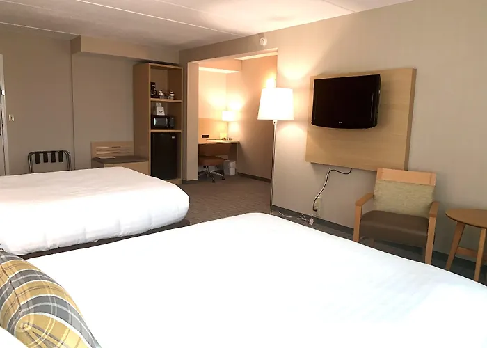 Days Inn & Suites By Wyndham Duluth By The Mall