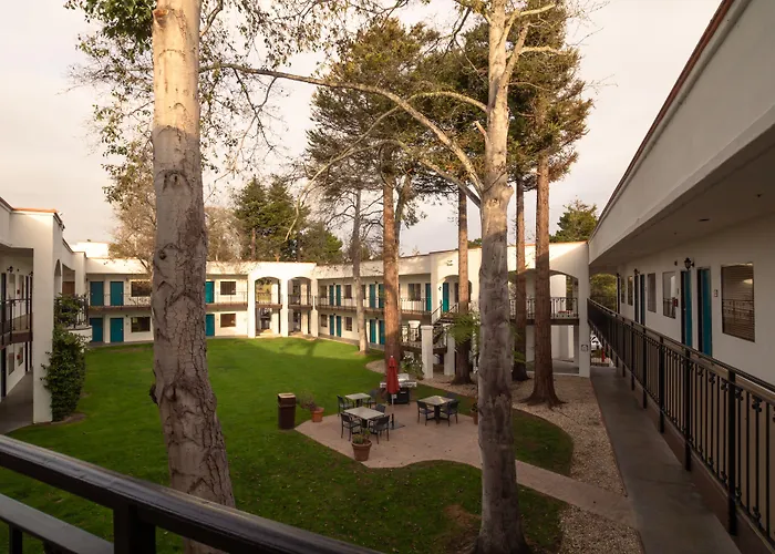 Oxford Suites Pismo Beach