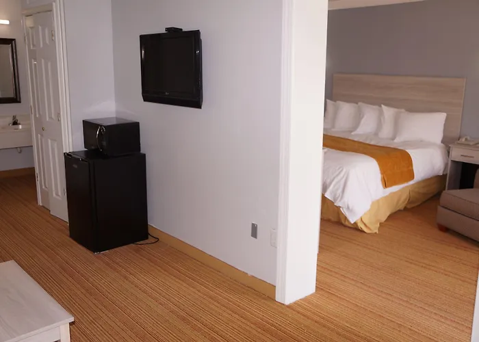 Days Inn & Suites By Wyndham Colonial