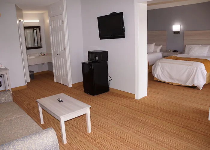 Days Inn & Suites By Wyndham Colonial