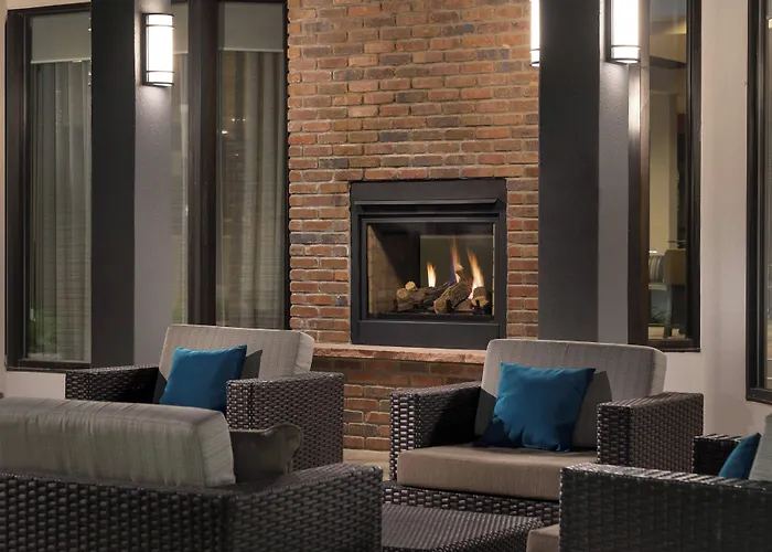 Courtyard By Marriott Boulder