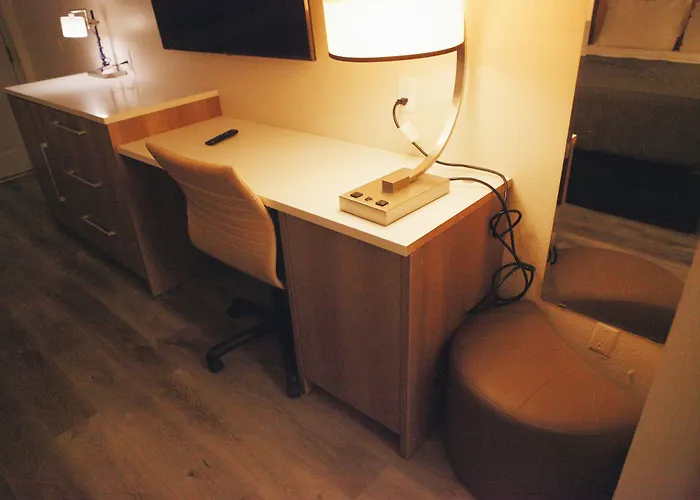 All Seasons Inn & Suites