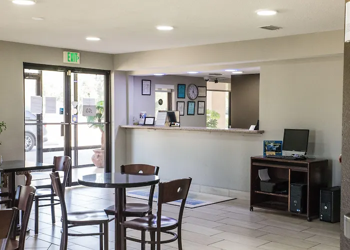 Mockingbird Inn & Suites