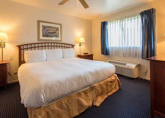 Coral Reef Inn & Condo Suites