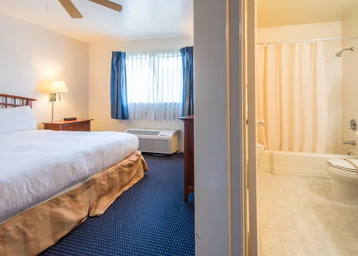 Coral Reef Inn & Condo Suites