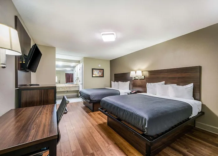 Econo Lodge Inn & Suites Huntsville University Area