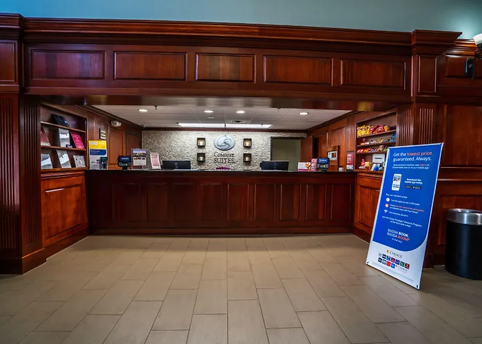 Comfort Suites Outlet Center