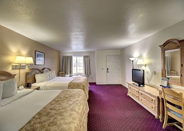 Days Inn & Suites By Wyndham Lolo