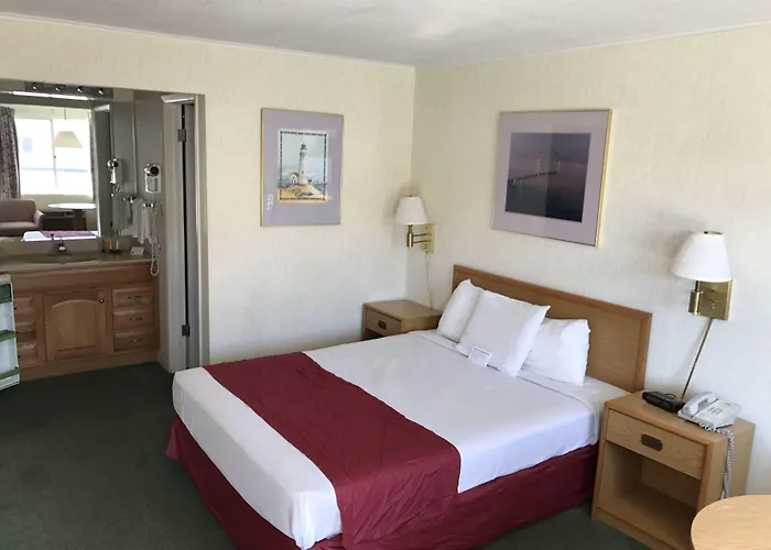 Travelodge By Wyndham Mackinaw City