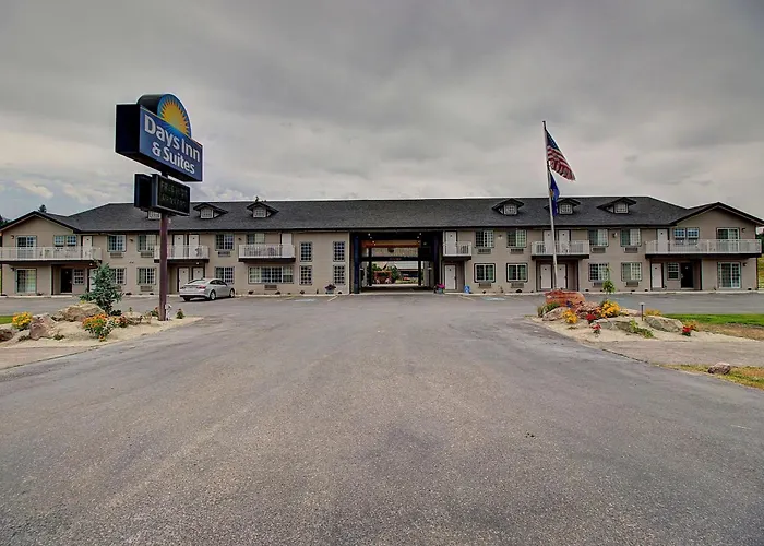 Days Inn & Suites By Wyndham Lolo