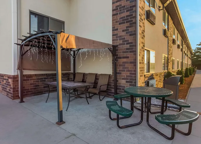 Quality Inn Galesburg Near Us Highway 34 And I-74