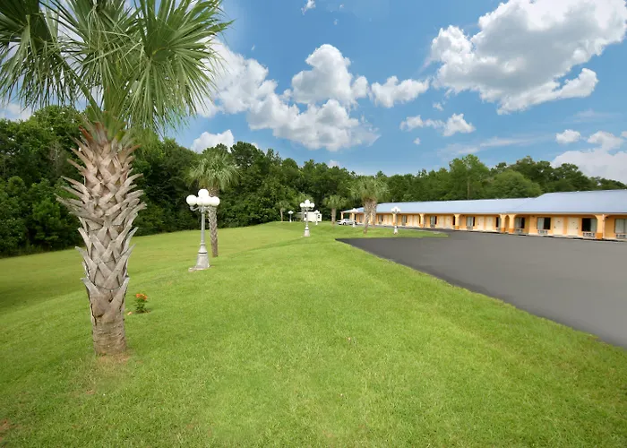 Days Inn By Wyndham Defuniak Springs